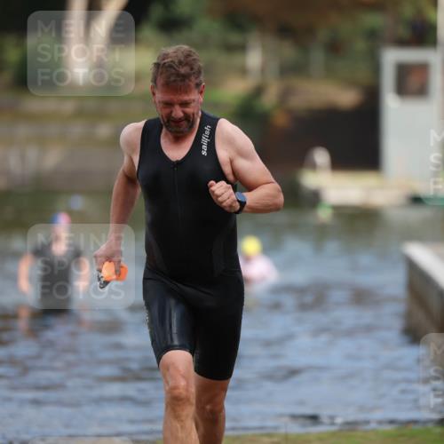 14.09.2025 - Stadtparktriathlon Michael Strokosch http://msf.ph/oto/8871677 14.09.2025 11:35:35 Schwimmen 1116 meine-sportfotos.de