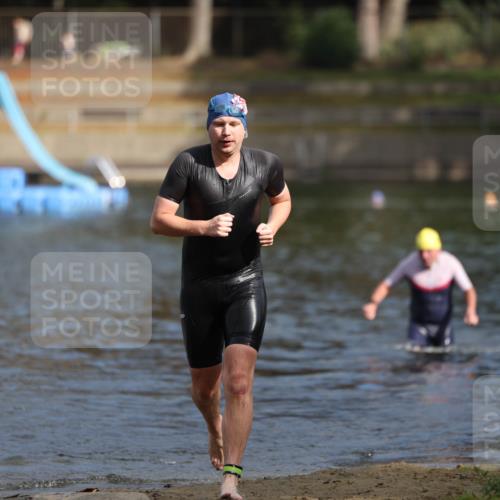 14.09.2025 - Stadtparktriathlon Michael Strokosch http://msf.ph/oto/8871689 14.09.2025 11:35:49 Schwimmen 1059, 1061 meine-sportfotos.de