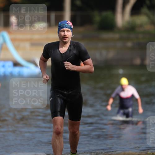 14.09.2025 - Stadtparktriathlon Michael Strokosch http://msf.ph/oto/8871693 14.09.2025 11:35:50 Schwimmen 1059, 1061 meine-sportfotos.de