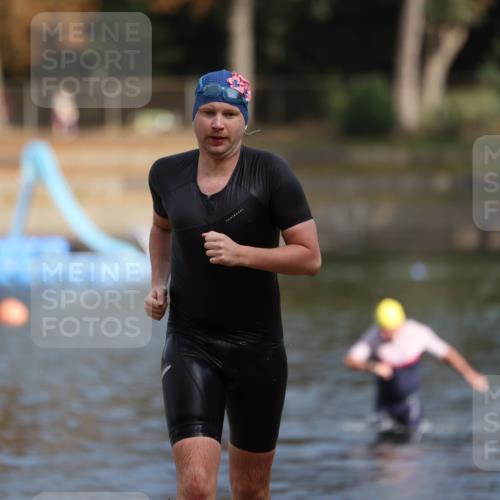14.09.2025 - Stadtparktriathlon Michael Strokosch http://msf.ph/oto/8871696 14.09.2025 11:35:51 Schwimmen 1059, 1061 meine-sportfotos.de