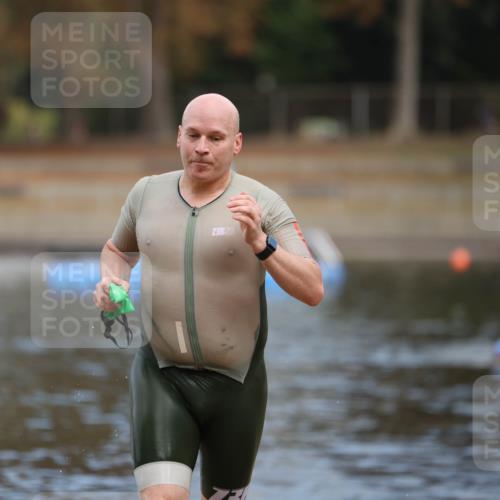 14.09.2025 - Stadtparktriathlon Michael Strokosch http://msf.ph/oto/8871731 14.09.2025 11:37:06 Schwimmen 1075 meine-sportfotos.de