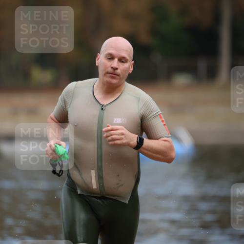 14.09.2025 - Stadtparktriathlon Michael Strokosch http://msf.ph/oto/8871738 14.09.2025 11:37:07 Schwimmen 1075 meine-sportfotos.de