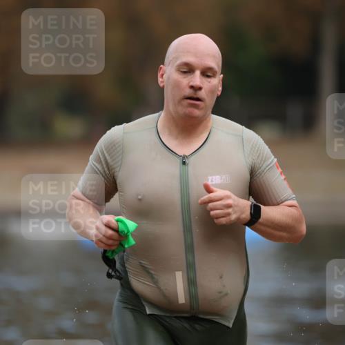 14.09.2025 - Stadtparktriathlon Michael Strokosch http://msf.ph/oto/8871742 14.09.2025 11:37:07 Schwimmen 1075 meine-sportfotos.de