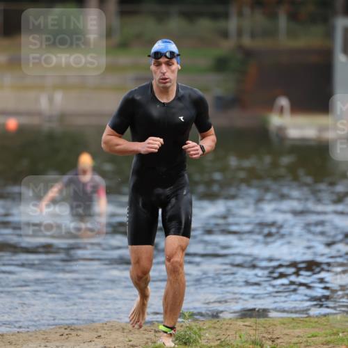 14.09.2025 - Stadtparktriathlon Michael Strokosch http://msf.ph/oto/8871748 14.09.2025 11:37:30 Schwimmen 1119 meine-sportfotos.de