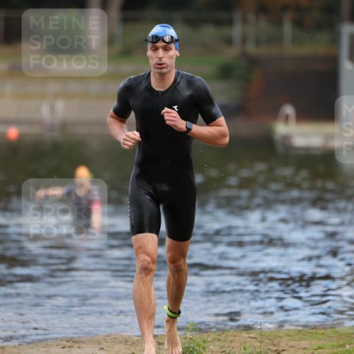 14.09.2025 - Stadtparktriathlon Michael Strokosch http://msf.ph/oto/8871750 14.09.2025 11:37:30 Schwimmen 1119 meine-sportfotos.de