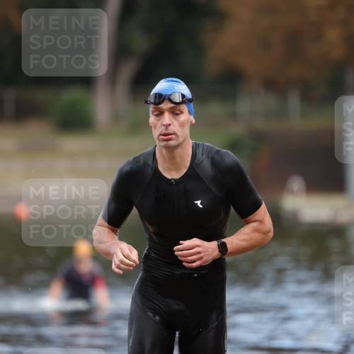 14.09.2025 - Stadtparktriathlon Michael Strokosch http://msf.ph/oto/8871762 14.09.2025 11:37:32 Schwimmen 1119 meine-sportfotos.de