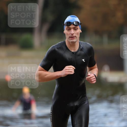 14.09.2025 - Stadtparktriathlon Michael Strokosch http://msf.ph/oto/8871763 14.09.2025 11:37:32 Schwimmen 1119 meine-sportfotos.de