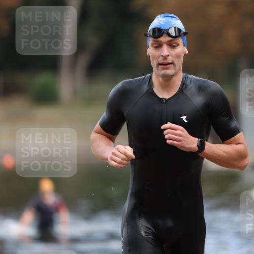 14.09.2025 - Stadtparktriathlon Michael Strokosch http://msf.ph/oto/8871766 14.09.2025 11:37:32 Schwimmen 1119 meine-sportfotos.de