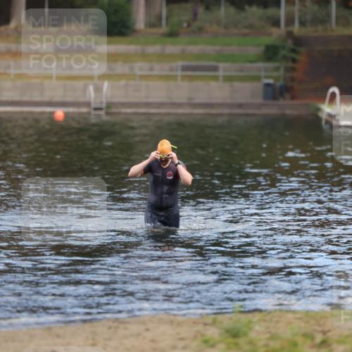14.09.2025 - Stadtparktriathlon Michael Strokosch http://msf.ph/oto/8871771 14.09.2025 11:37:35 Schwimmen 1119 meine-sportfotos.de