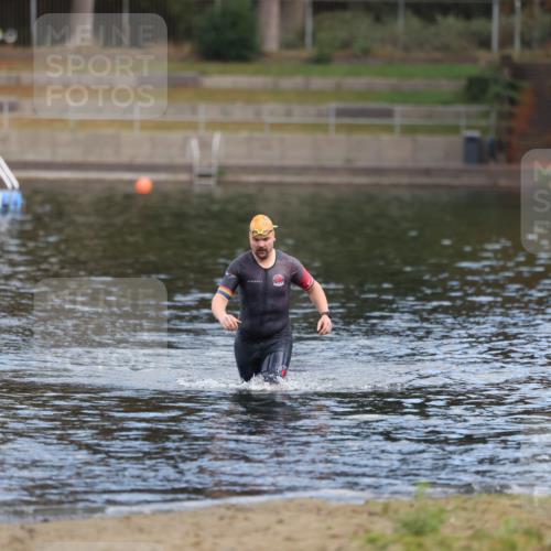14.09.2025 - Stadtparktriathlon Michael Strokosch http://msf.ph/oto/8871780 14.09.2025 11:37:38 Schwimmen 1096 meine-sportfotos.de