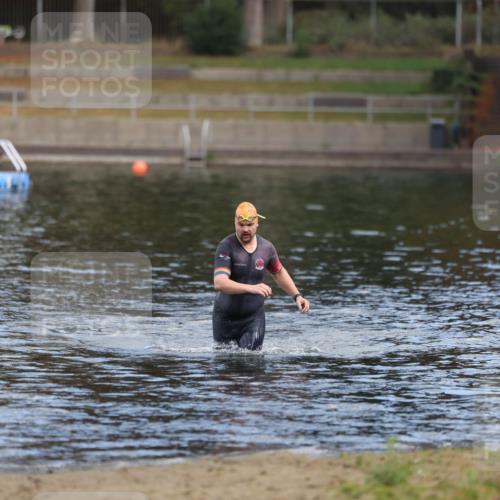 14.09.2025 - Stadtparktriathlon Michael Strokosch http://msf.ph/oto/8871782 14.09.2025 11:37:38 Schwimmen 1096 meine-sportfotos.de