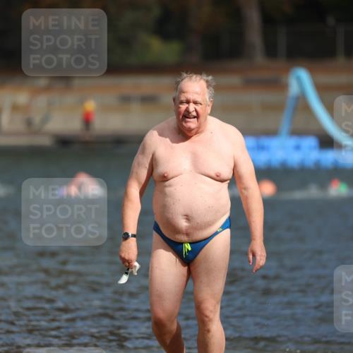 14.09.2025 - Stadtparktriathlon Michael Strokosch http://msf.ph/oto/8871799 14.09.2025 11:45:02 Schwimmen 1100 meine-sportfotos.de
