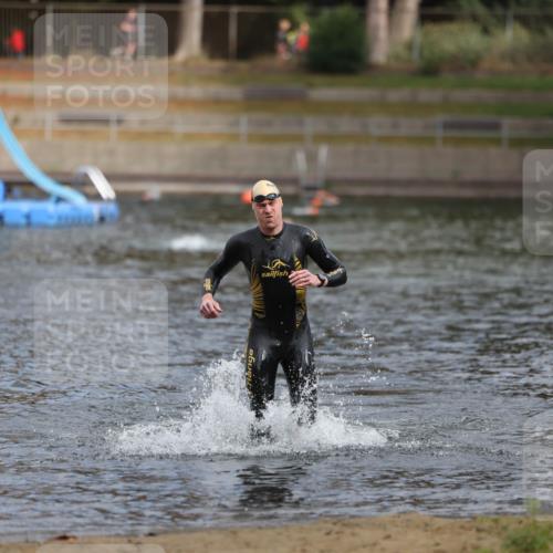 14.09.2025 - Stadtparktriathlon Michael Strokosch http://msf.ph/oto/8871808 14.09.2025 11:48:14 Schwimmen 1125 meine-sportfotos.de
