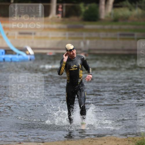 14.09.2025 - Stadtparktriathlon Michael Strokosch http://msf.ph/oto/8871811 14.09.2025 11:48:15 Schwimmen 1125 meine-sportfotos.de