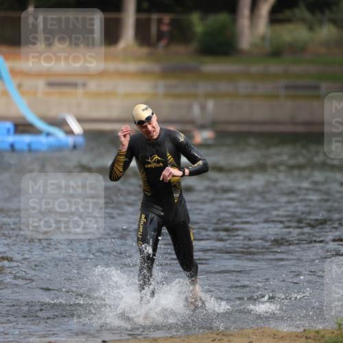 14.09.2025 - Stadtparktriathlon Michael Strokosch http://msf.ph/oto/8871813 14.09.2025 11:48:15 Schwimmen 1125 meine-sportfotos.de