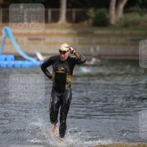 14.09.2025 - Stadtparktriathlon Michael Strokosch http://msf.ph/oto/8871815 14.09.2025 11:48:16 Schwimmen 1125 meine-sportfotos.de