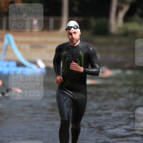 14.09.2025 - Stadtparktriathlon Michael Strokosch http://msf.ph/oto/8871852 14.09.2025 11:48:58 Schwimmen 1185, 1217 meine-sportfotos.de