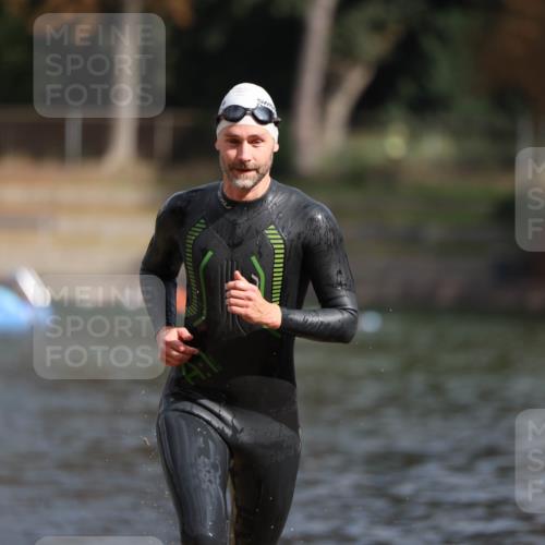 14.09.2025 - Stadtparktriathlon Michael Strokosch http://msf.ph/oto/8871854 14.09.2025 11:48:58 Schwimmen 1185, 1217 meine-sportfotos.de