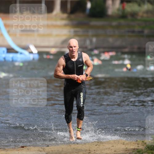 14.09.2025 - Stadtparktriathlon Michael Strokosch http://msf.ph/oto/8871918 14.09.2025 11:49:36 Schwimmen 1209 meine-sportfotos.de