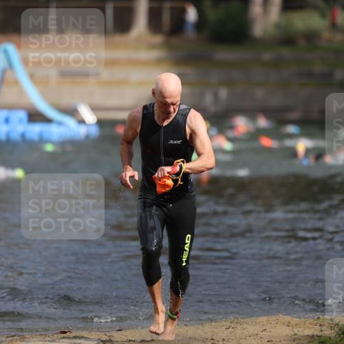 14.09.2025 - Stadtparktriathlon Michael Strokosch http://msf.ph/oto/8871921 14.09.2025 11:49:37 Schwimmen 1209 meine-sportfotos.de