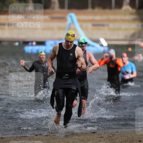 14.09.2025 - Stadtparktriathlon Michael Strokosch http://msf.ph/oto/8872025 14.09.2025 11:50:27 Schwimmen 1144, 1146, 1164, 1186, 1194 meine-sportfotos.de