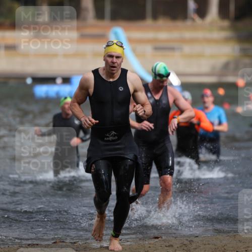 14.09.2025 - Stadtparktriathlon Michael Strokosch http://msf.ph/oto/8872028 14.09.2025 11:50:28 Schwimmen 1144, 1146, 1164, 1186, 1194 meine-sportfotos.de