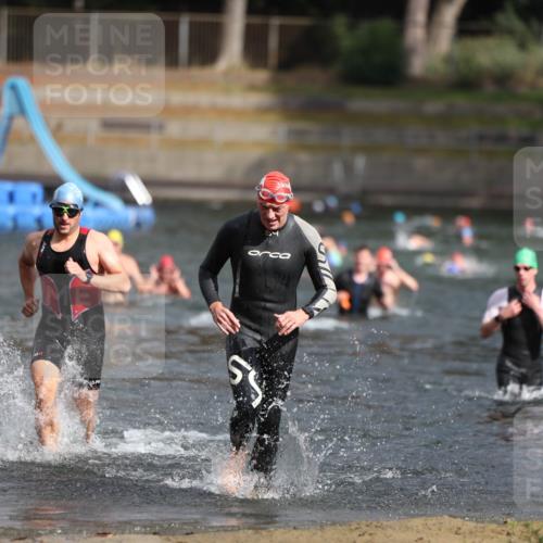 14.09.2025 - Stadtparktriathlon Michael Strokosch http://msf.ph/oto/8872078 14.09.2025 11:50:49 Schwimmen 1124, 1173 meine-sportfotos.de