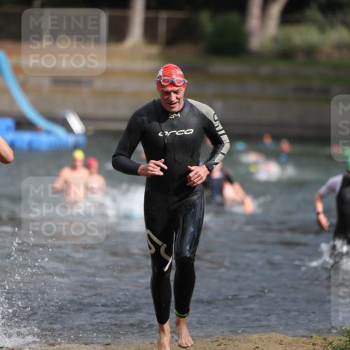 14.09.2025 - Stadtparktriathlon Michael Strokosch http://msf.ph/oto/8872091 14.09.2025 11:50:51 Schwimmen 1124, 1173 meine-sportfotos.de