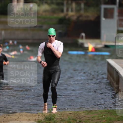 14.09.2025 - Stadtparktriathlon Michael Strokosch http://msf.ph/oto/8872115 14.09.2025 11:50:59 Schwimmen 1123, 1124, 1133, 1172, 1205, 1219 meine-sportfotos.de