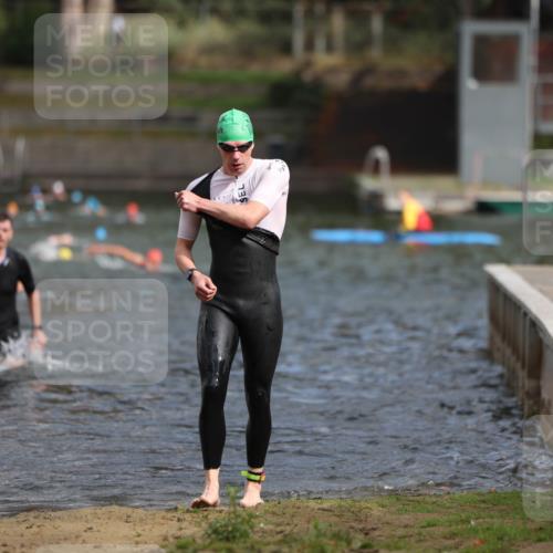 14.09.2025 - Stadtparktriathlon Michael Strokosch http://msf.ph/oto/8872117 14.09.2025 11:50:59 Schwimmen 1123, 1124, 1133, 1172, 1205, 1219 meine-sportfotos.de