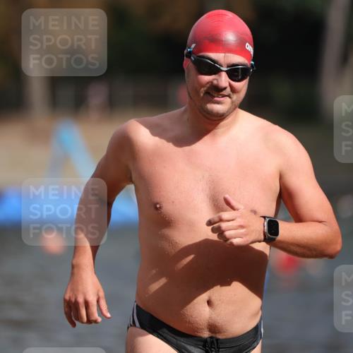 14.09.2025 - Stadtparktriathlon Michael Strokosch http://msf.ph/oto/8872168 14.09.2025 11:51:15 Schwimmen 1153, 1199, 1203 meine-sportfotos.de