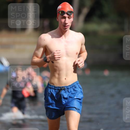 14.09.2025 - Stadtparktriathlon Michael Strokosch http://msf.ph/oto/8872178 14.09.2025 11:51:18 Schwimmen 1199, 1203, 1212 meine-sportfotos.de