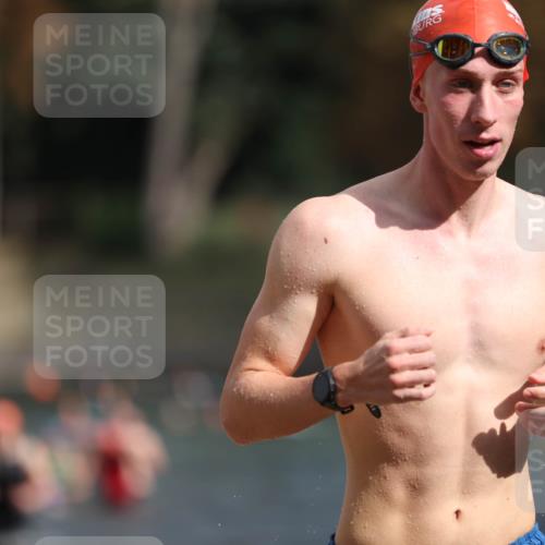 14.09.2025 - Stadtparktriathlon Michael Strokosch http://msf.ph/oto/8872186 14.09.2025 11:51:19 Schwimmen 1199, 1203, 1212 meine-sportfotos.de