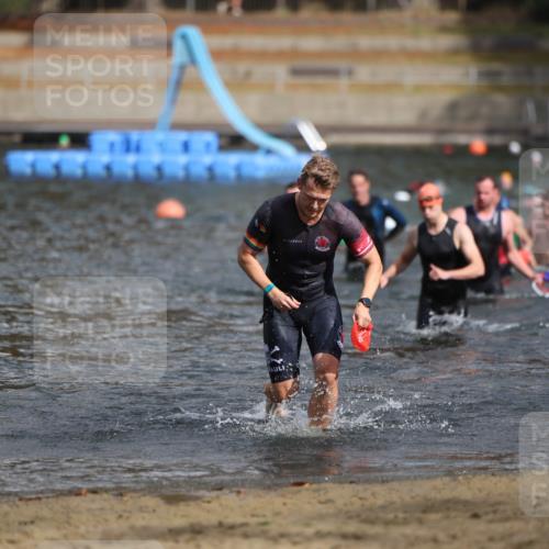 14.09.2025 - Stadtparktriathlon Michael Strokosch http://msf.ph/oto/8872188 14.09.2025 11:51:21 Schwimmen 1199, 1203, 1212 meine-sportfotos.de
