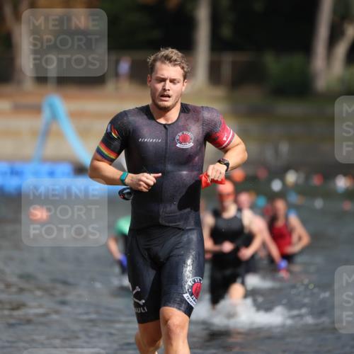 14.09.2025 - Stadtparktriathlon Michael Strokosch http://msf.ph/oto/8872189 14.09.2025 11:51:24 Schwimmen 1129, 1139, 1203, 1212 meine-sportfotos.de