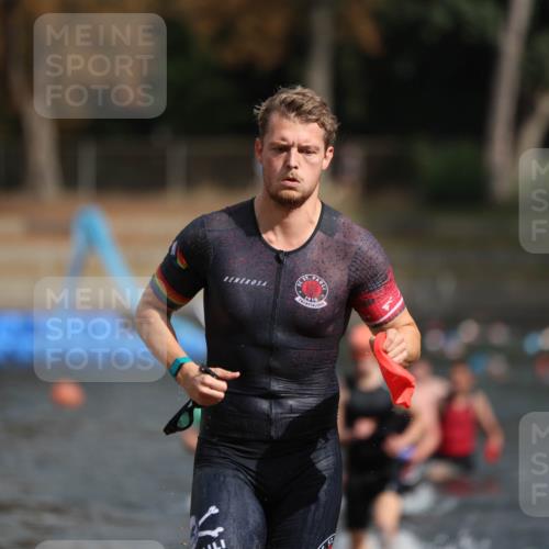 14.09.2025 - Stadtparktriathlon Michael Strokosch http://msf.ph/oto/8872192 14.09.2025 11:51:24 Schwimmen 1129, 1139, 1203, 1212 meine-sportfotos.de