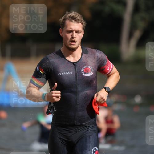 14.09.2025 - Stadtparktriathlon Michael Strokosch http://msf.ph/oto/8872194 14.09.2025 11:51:25 Schwimmen 1129, 1139, 1203, 1212 meine-sportfotos.de