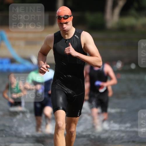 14.09.2025 - Stadtparktriathlon Michael Strokosch http://msf.ph/oto/8872210 14.09.2025 11:51:30 Schwimmen 1122, 1129, 1139, 1147, 1212 meine-sportfotos.de
