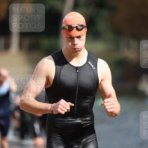 14.09.2025 - Stadtparktriathlon Michael Strokosch http://msf.ph/oto/8872217 14.09.2025 11:51:31 Schwimmen 1122, 1129, 1139, 1147, 1212 meine-sportfotos.de