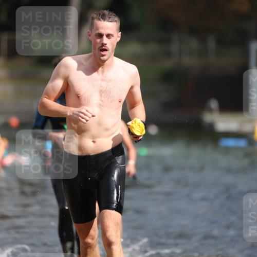 14.09.2025 - Stadtparktriathlon Michael Strokosch http://msf.ph/oto/8872234 14.09.2025 11:51:39 Schwimmen 1122, 1132, 1147, 1180 meine-sportfotos.de