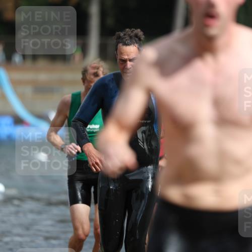 14.09.2025 - Stadtparktriathlon Michael Strokosch http://msf.ph/oto/8872239 14.09.2025 11:51:41 Schwimmen 1122, 1132, 1147, 1180 meine-sportfotos.de