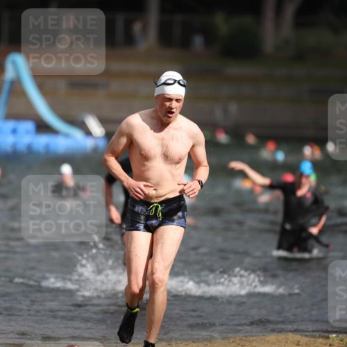 14.09.2025 - Stadtparktriathlon Michael Strokosch http://msf.ph/oto/8872260 14.09.2025 11:51:54 Schwimmen 1137, 1189 meine-sportfotos.de