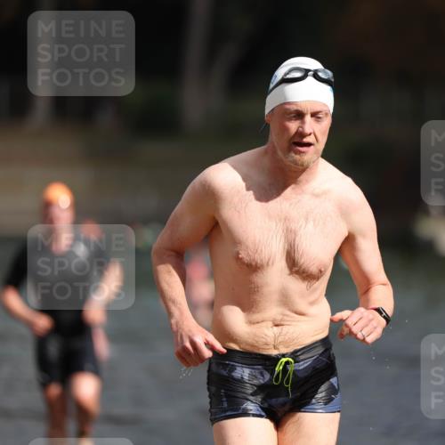 14.09.2025 - Stadtparktriathlon Michael Strokosch http://msf.ph/oto/8872273 14.09.2025 11:51:56 Schwimmen 1137, 1189, 1193 meine-sportfotos.de