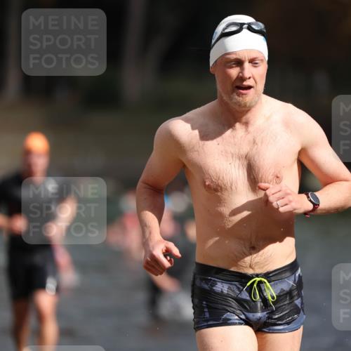 14.09.2025 - Stadtparktriathlon Michael Strokosch http://msf.ph/oto/8872274 14.09.2025 11:51:56 Schwimmen 1137, 1189, 1193 meine-sportfotos.de