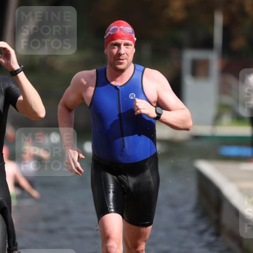 14.09.2025 - Stadtparktriathlon Michael Strokosch http://msf.ph/oto/8872308 14.09.2025 11:52:08 Schwimmen 1143, 1160, 1193, 1211 meine-sportfotos.de