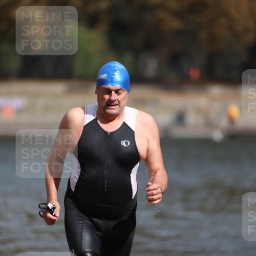 14.09.2025 - Stadtparktriathlon Michael Strokosch http://msf.ph/oto/8872376 14.09.2025 11:52:58 Schwimmen 1126, 1169 meine-sportfotos.de