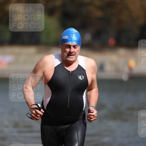 14.09.2025 - Stadtparktriathlon Michael Strokosch http://msf.ph/oto/8872379 14.09.2025 11:52:58 Schwimmen 1126, 1169 meine-sportfotos.de