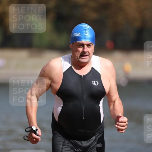 14.09.2025 - Stadtparktriathlon Michael Strokosch http://msf.ph/oto/8872384 14.09.2025 11:52:59 Schwimmen 1126, 1155, 1169 meine-sportfotos.de