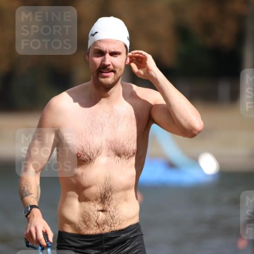 14.09.2025 - Stadtparktriathlon Michael Strokosch http://msf.ph/oto/8872441 14.09.2025 11:53:17 Schwimmen 1184, 1220 meine-sportfotos.de