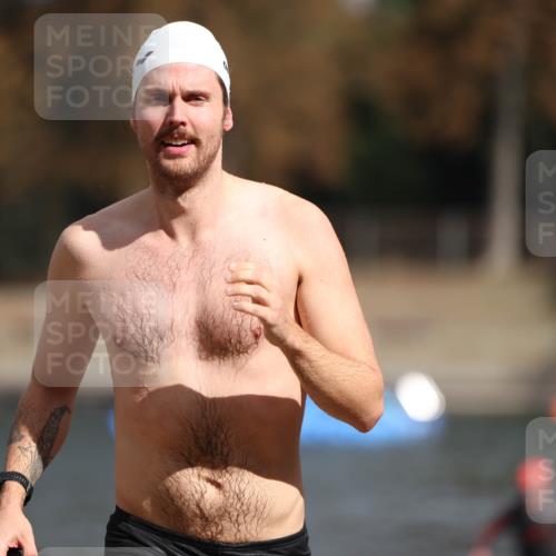 14.09.2025 - Stadtparktriathlon Michael Strokosch http://msf.ph/oto/8872442 14.09.2025 11:53:17 Schwimmen 1184, 1220 meine-sportfotos.de